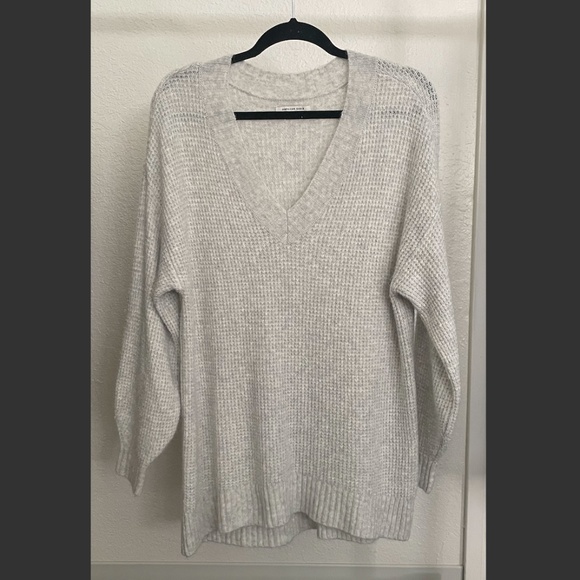 Soft V-neck American Eagle Sweater - Picture 1 of 5